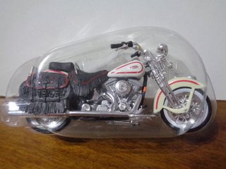 HARLEY DAVIDSON –  FLSTS “HERITAGE SPRINGER”  1/18