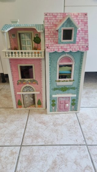 Casa de Muñecas de Madera