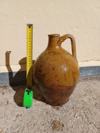 Orza de barro tradicional