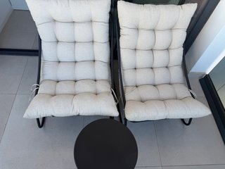 Conjunto de Jardín: 2 Sillas y Mesa