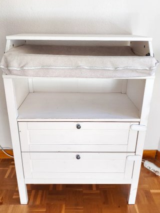 Cómoda con cambiador IKEA