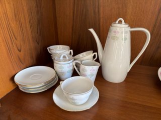 Juego de té de porcelana