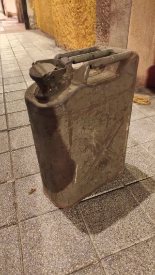 Bidón de Combustible Antiguo