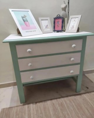 Cómoda de madera con 3 cajones