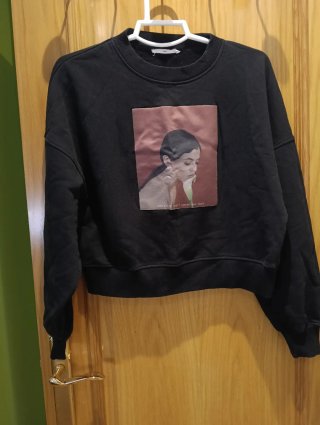 Sudadera Negra con Estampado Talla M