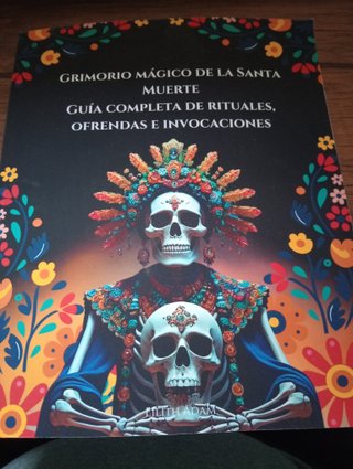 Grimorio mágico de la Santa Muerte: Guía completa