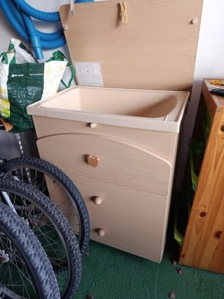 Cajonera con Bañera para Bebé marca Prenatal.