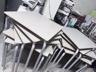 Mesas de terraza jardin bar a 10€ cada una