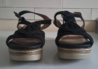 Sandalias Negras con Plataforma