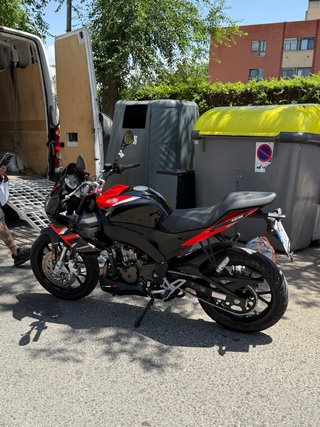Moto Aprilia Tuono