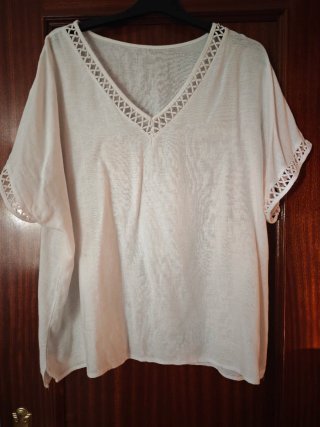 Blusa Blanca con Detalles Calados