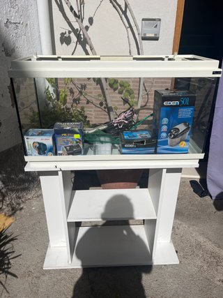 Acuario con Mueble Blanco