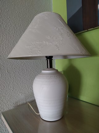 lámpara sobremesa blanca