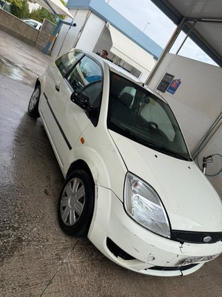 Ford Fiesta 2003.