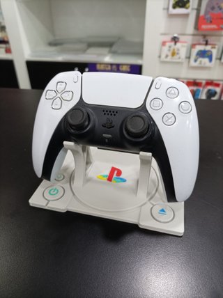 Soporte para mando PS5 estilo PS1