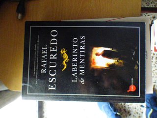 Libro. Laberinto de mentiras. Escudero.
