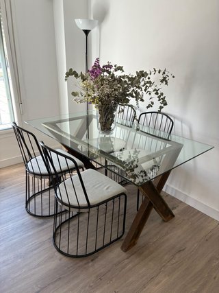 Mesa de salon de hierro y cristal con 4 sillas