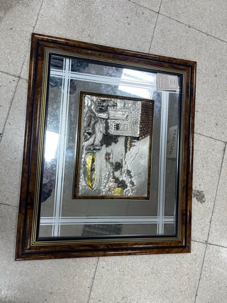 Cuadro con Marco de Madera y Relieve en Plata