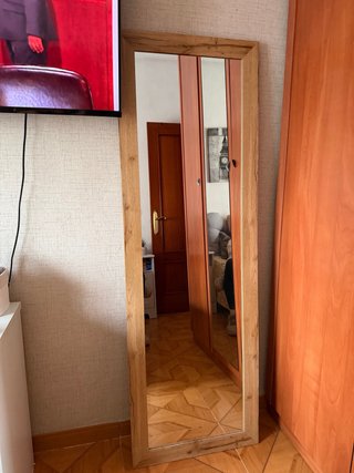 Espejo de Pared con Marco de Madera