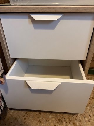 Cajonera IKEA blanca y madera