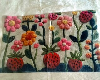 Tapiz decorativo con relieve de flores 50x78
