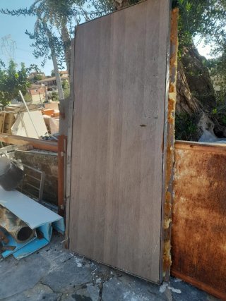 Puerta Antiokupa con llave