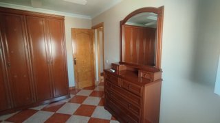Cómoda con Espejo de Madera