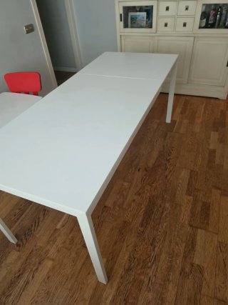 Mesa de comedor blanca