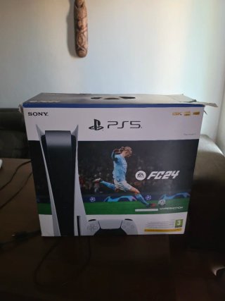 PlayStation 5 (PS5) con mando y caja