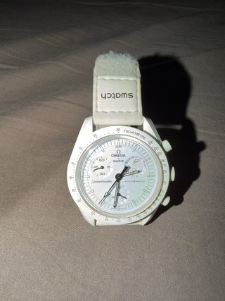 Reloj Omega x Swatch Mission to the Moon Snoopy