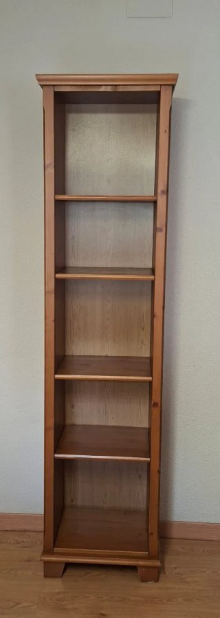 Estantería de madera IKEA