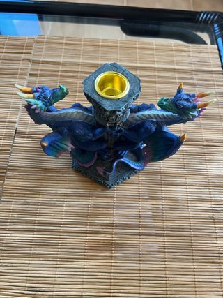 Candelabro con diseño de dragones