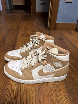 Air Jordan 1 Mid Marrón y Blancas