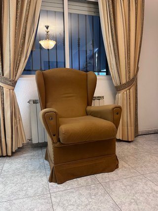 Sillón orejero marrón