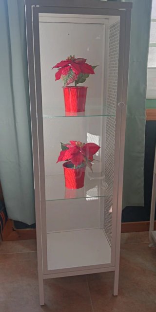 Vitrina Blanca con Estantes de Cristal