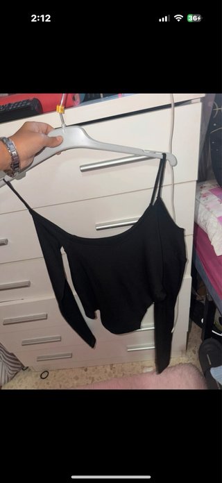 Camiseta negra de manga larga