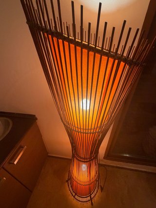 Lámpara de pie artesanal