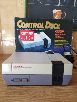 Nintendo NES (Nintendo Entertainment System)