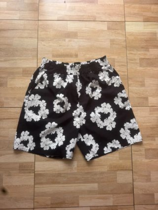 Pantalón corto con estampado floral