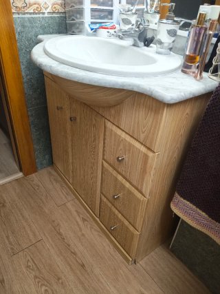 Mueble de baño con lavabo