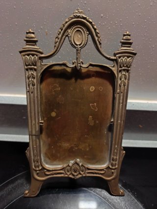 Portafotos de Latón con Detalles Ornamentales