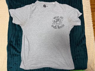 Camiseta Gris Estampada Talla M