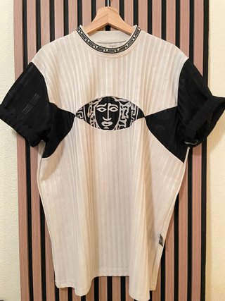Camiseta Versace beige y negro