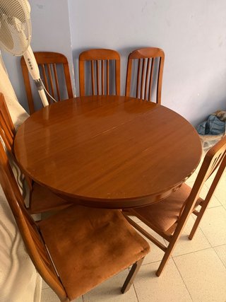 Mesa Redonda de Madera con 6 Sillas