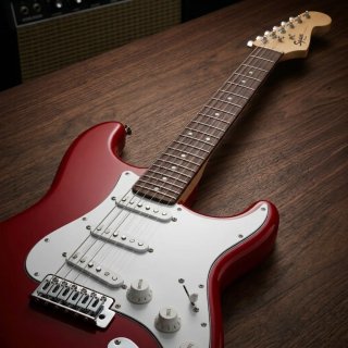 Guitarra Eléctrica Squier Bullet by Fender excelen