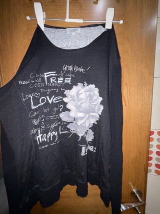Camiseta Negra con Estampado Attesa