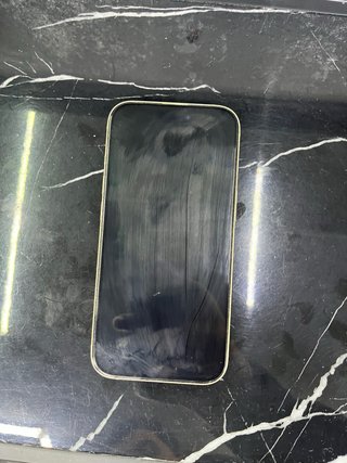 iPhone 15 Amarillo