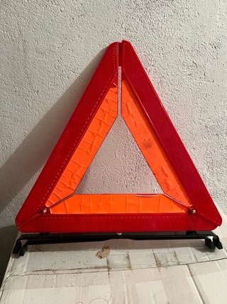 Triángulo de emergencia para coche