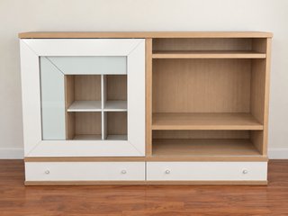 Mueble de televisión madera y blanco, muy grueso