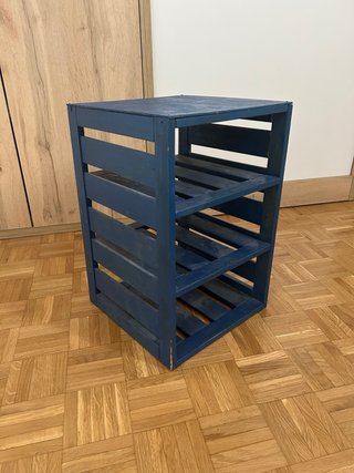 Estante de madera azul
